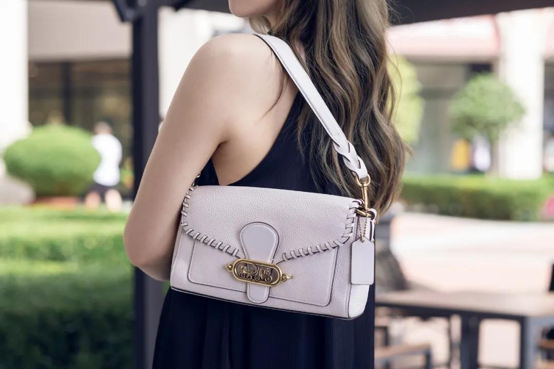 能拍大片还能淘到低价大牌，在这座意式小镇邂逅夏日浪漫