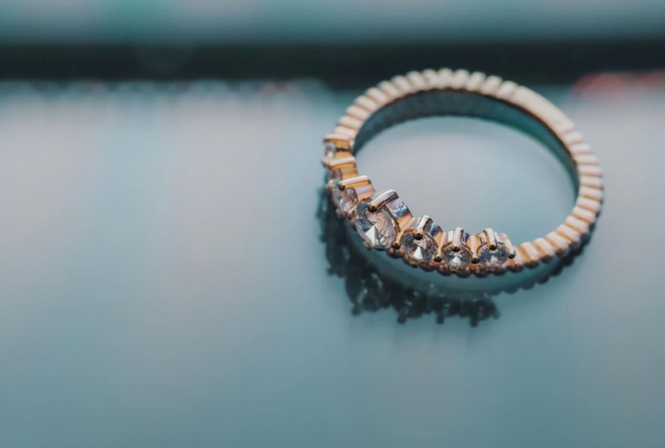 戴戒指每个手指有什么不同的意思,戒指戴在每个手指上表达的是什么