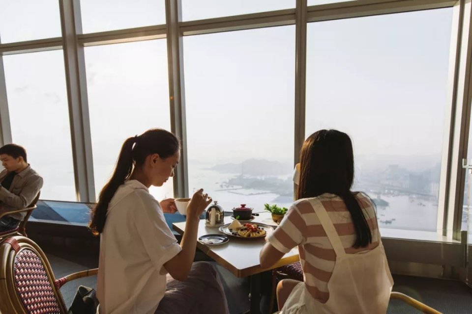 漫步香港街头感受港岛风景,逛整个香港要多长时间