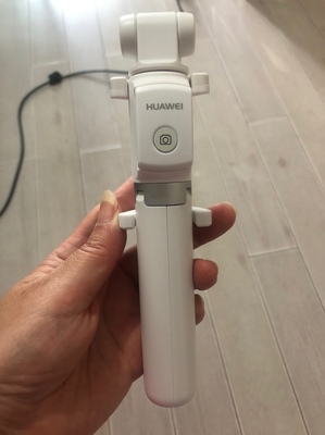 华为三脚架自拍杆af15怎么用,华为有线自拍杆的使用方法及操作