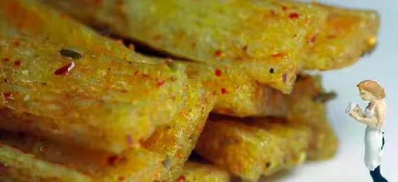 发现男友联系前任赌气吃辣条女子狂吃5包腹痛呕吐不止