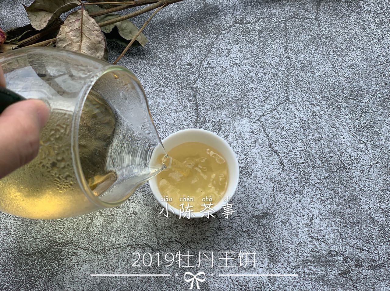 白茶饼茶好存还是散茶好存,白茶饼不如散白茶品质好吗