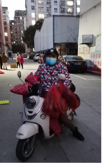 青春无问西东岁月自成芳华翻译,青春无问西东奋斗自成芳华图片