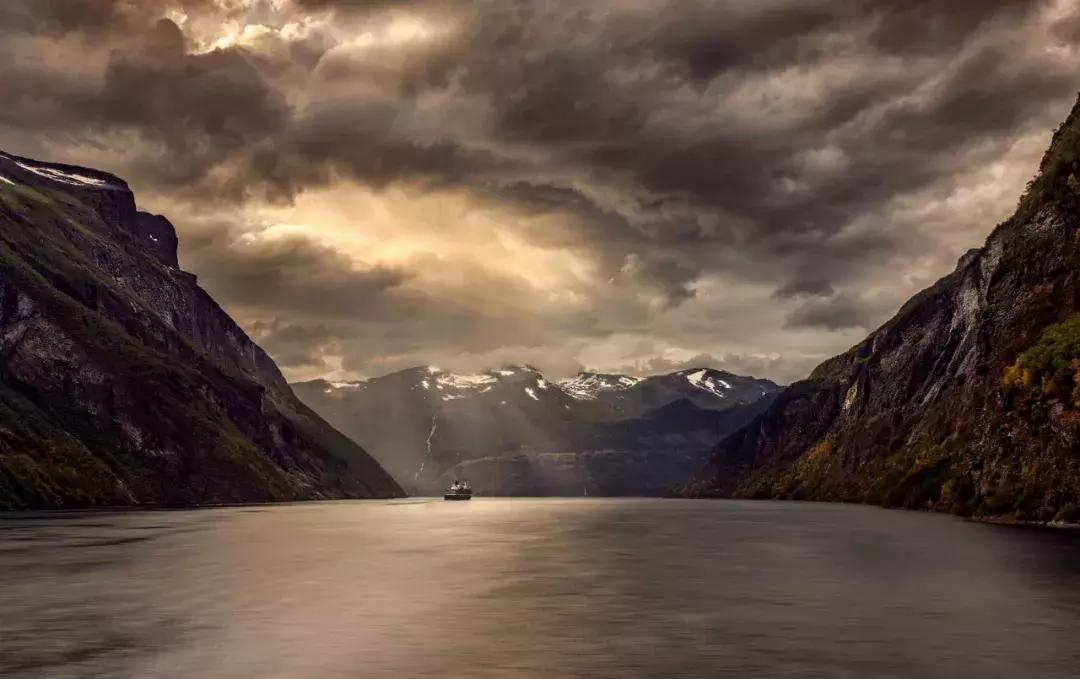 一万块钱到俄罗斯旅行能玩几天,一万元去美国能玩多久