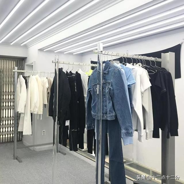 权志龙姐姐的品牌2021年服装走秀,杨颖穿权志龙联名衣服