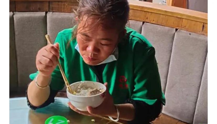 儿女是智障儿,母亲坚定守护:暗夜挡不住星光,叹母爱最美的模样