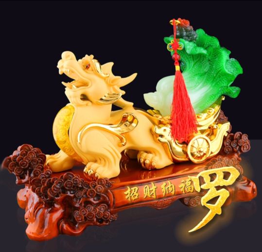 招财辟邪金色貔貅头像,背上有金元宝的貔貅招财纳福