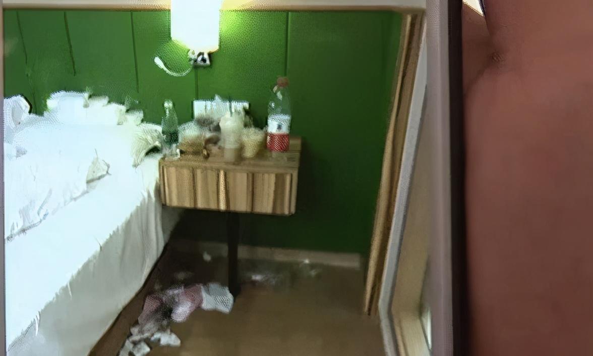 年轻情侣入酒店没结账跑路！客房内味道，无法描述