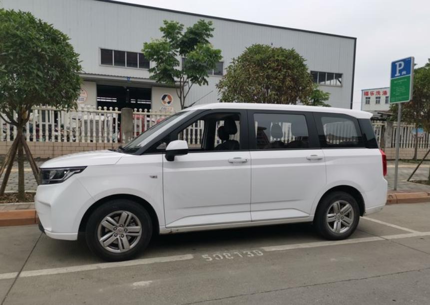 能拉货又能拉人的五菱,能拉货能拉人油耗低的车