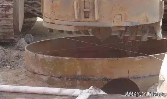 灌注桩钢筋笼卡住导管怎么办,打桩塌孔原因