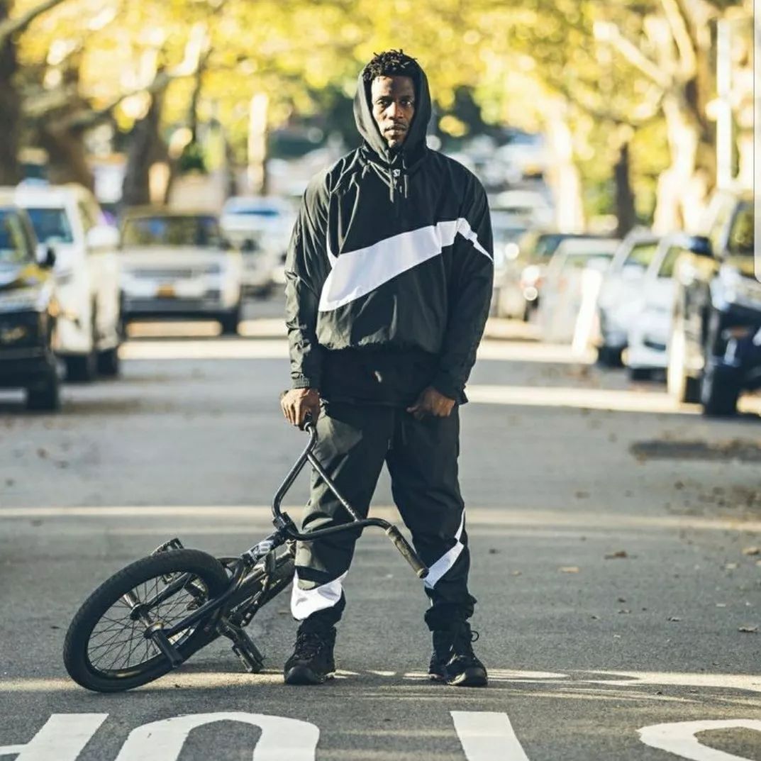 只有nike才有倒钩吗,为什么现在的耐克有4个勾