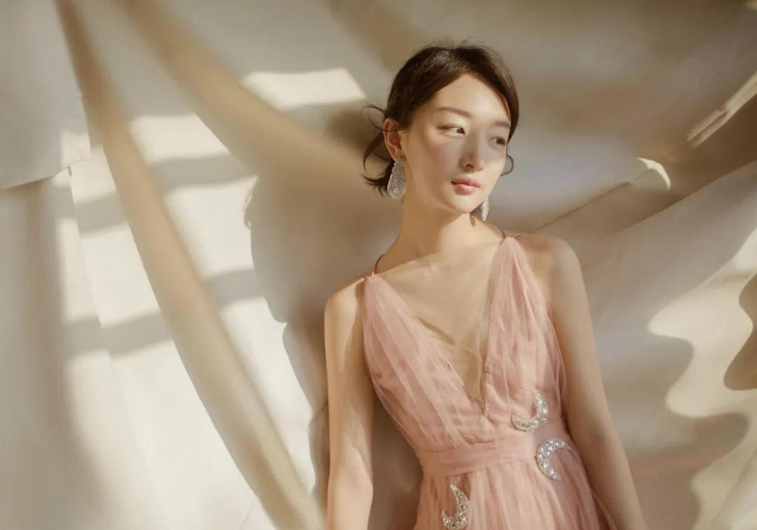 周冬雨过去的小粗腿,小粗腿逆袭