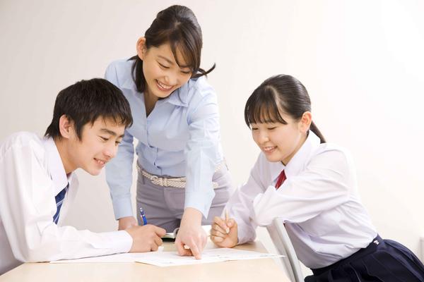 长时间*坐静**可减寿？久坐提高老年痴呆症、肩颈疾病、动脉硬化风险