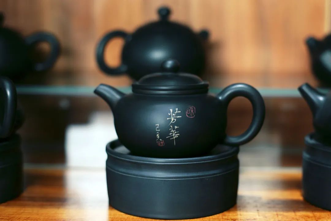 宜兴紫砂茶壶评价,紫砂壶和建水紫陶哪个泡茶好喝