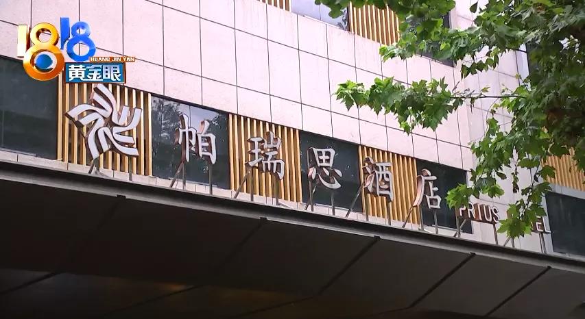 半夜床上发现一只蟑螂,半夜房间发现一个很大的蟑螂