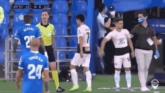 武磊推空门,推武磊