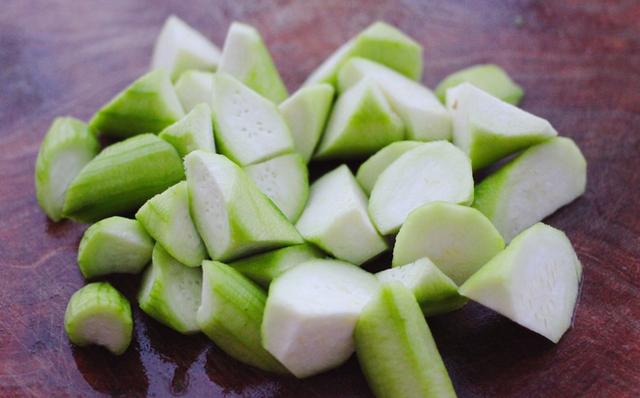 过节吃得太多太油怎么办,过节油腻的东西吃多了