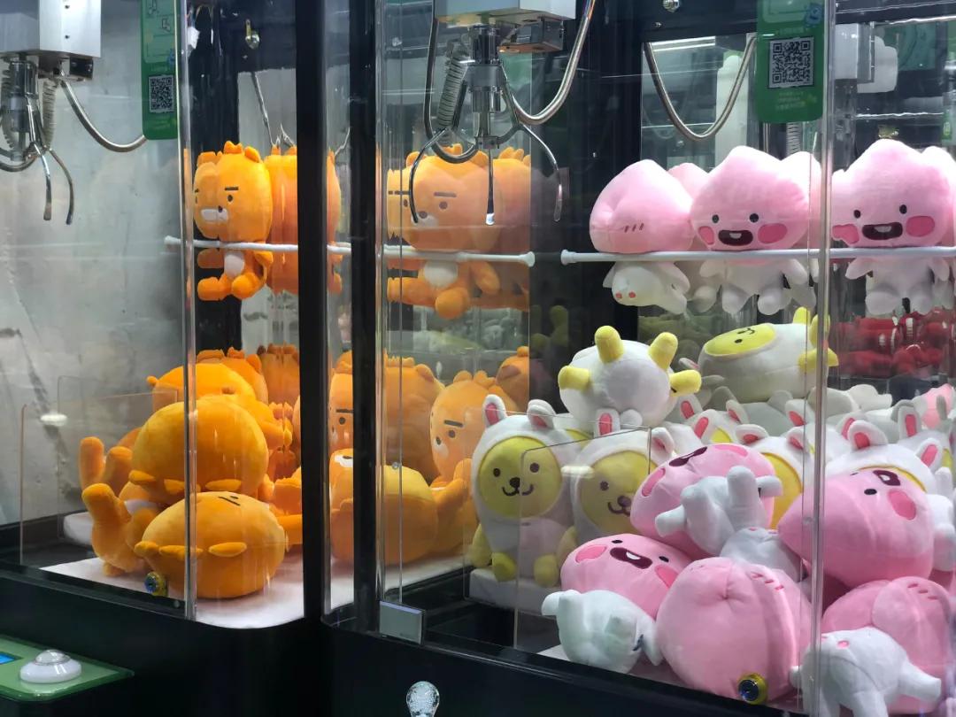 米奇、轻松熊、皮卡丘...西安正版娃娃机店！抓到就是赚