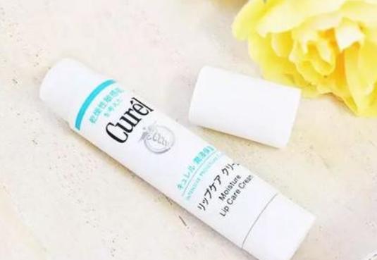 冬季唇膏用什么保养,护唇膏的巧妙用法