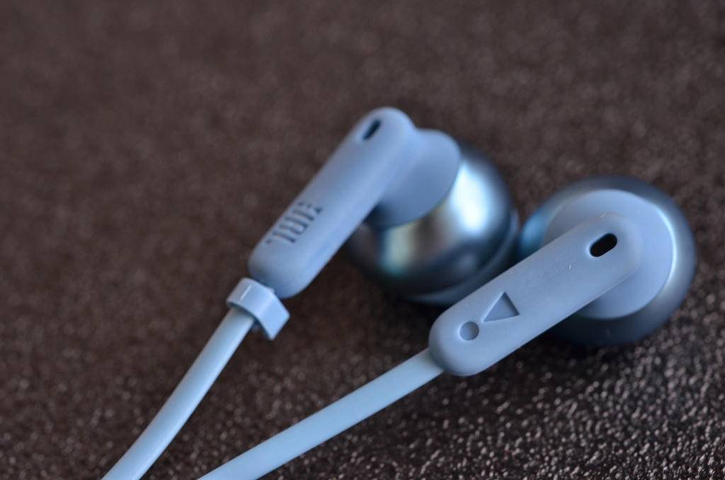 原装进口jbl蓝牙音箱价格,jbltune215bt无线耳机评测