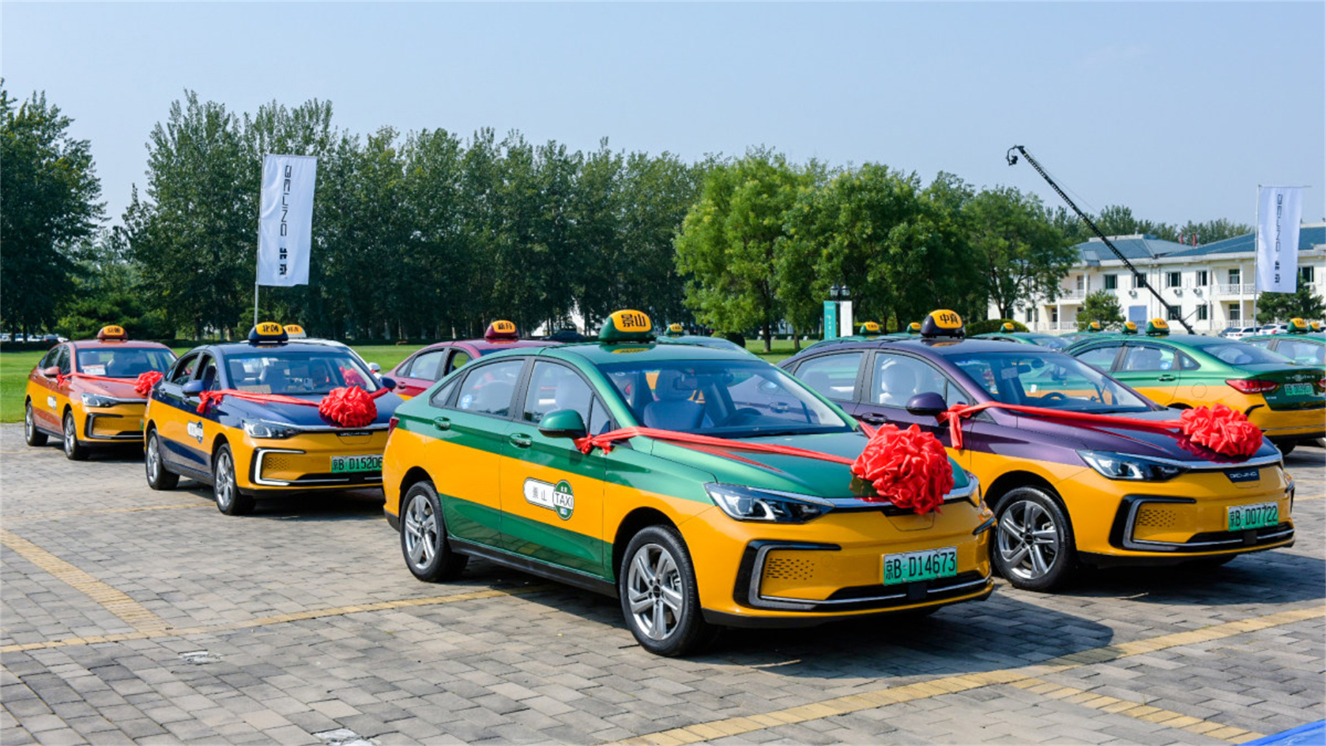 丰田卡罗拉cross2023款落地价,丰田卡罗拉cross国产网友加价5万