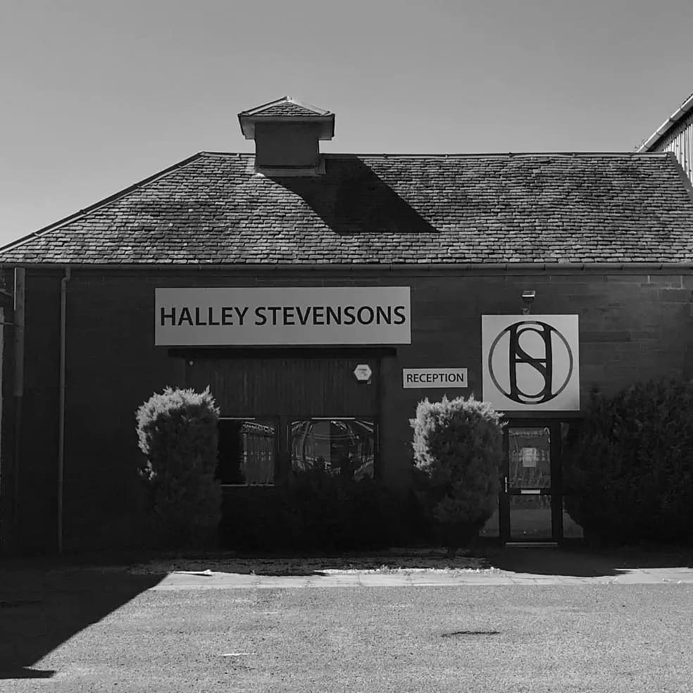 你买衣服的时候会考虑面料供应商吗？下次不如试试这些英国制面料