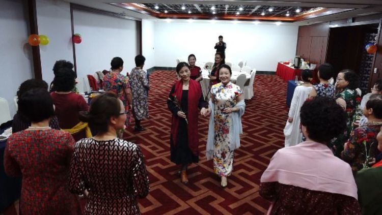 岁月不老我们不散全文,岁月不老我们不散什么意思