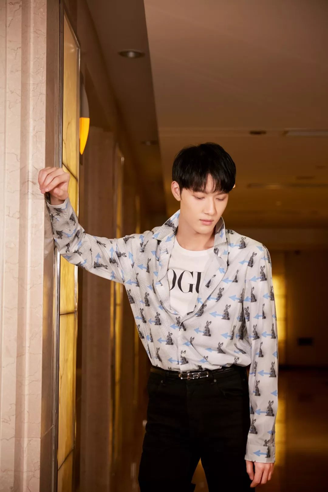 刘雯何穗个人简介,刘雯何穗奚梦瑶走秀视频