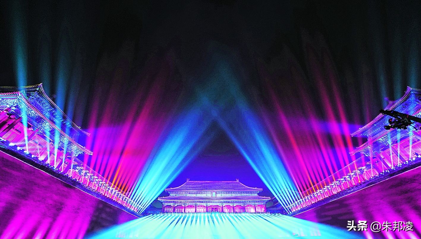 清华学霸让激光业不再向老外缴专利费，还玩转春晚和故宫灯光秀