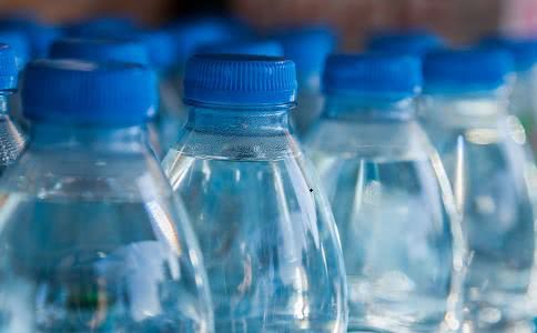 喝苏打水可以缓解反酸吗,喝苏打水能治疗胃反酸吗