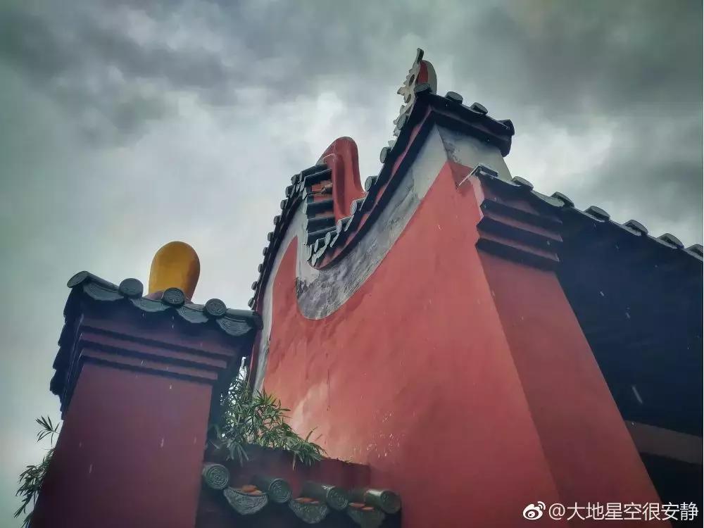 成都坐动车直达这片原始秘境！深幽峡谷、云海奇观、罕见古村…带你逃离夏天！