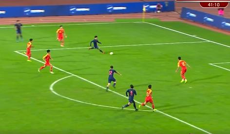 67天内中国足球3负泰国，空门也不进，解说大喊：我的天哪