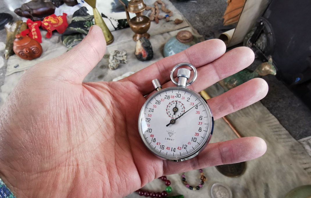 古玩市场古董表,逛古玩地摊淘到旧书