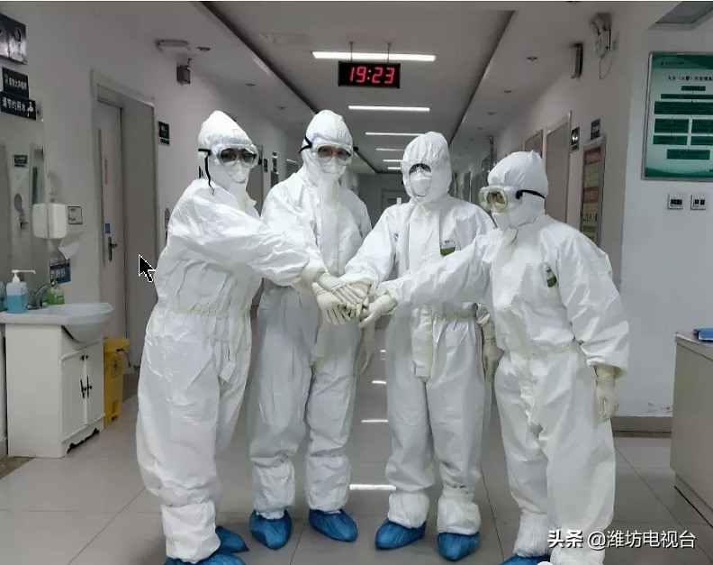 美小护正在为住院患者宣教,美小护抗疫宣教队