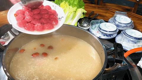 终于吃到啦！靠着明档新鲜现切的驴肉火足多年，人均30+大胆吃