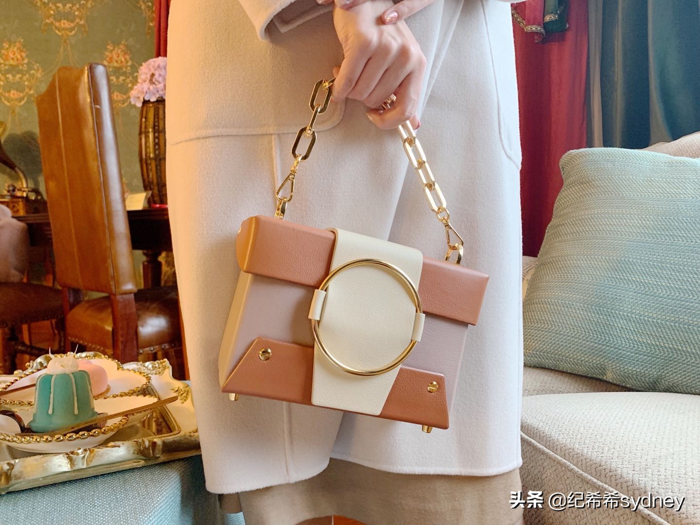 过年拜年包好多红包,拜年拎回来一只鸡一只鸭