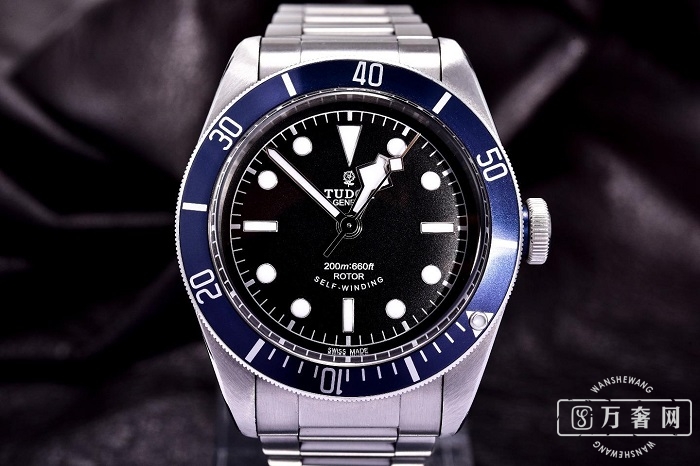 帝舵碧湾系列计时型腕表图片,帝舵碧湾系列黑陶瓷钢带