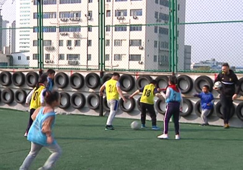 大连足球外教走进校园,西班牙足球外教进校园