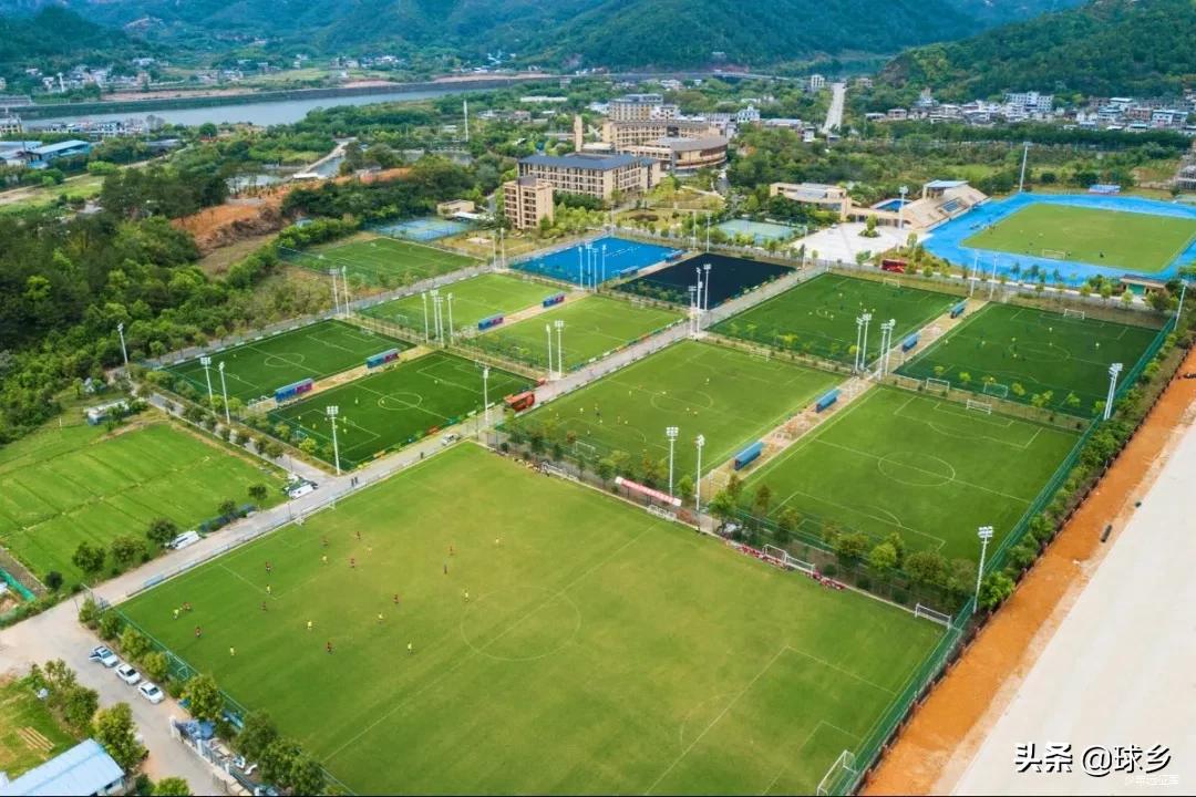 富力足校选拔视频,富力足校招收梯队青少年