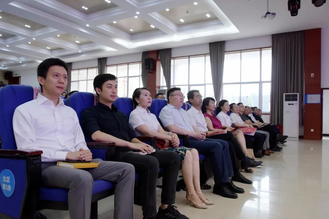 防控疫情决胜中考校长讲话,疫情防控高三年级考试