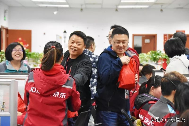 快递员的辛苦之处,致敬辛勤的快递员