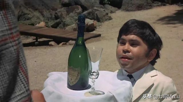 007史上最全酒单：撩妹，还得看《007》，因为哥喝的不是酒，是情
