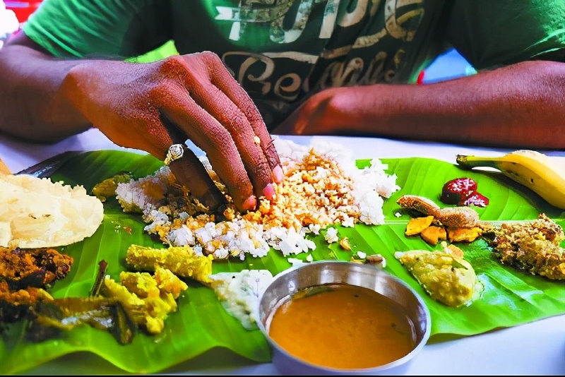 印度人用手吃饭技巧,印度人吃饭用右手怎么办
