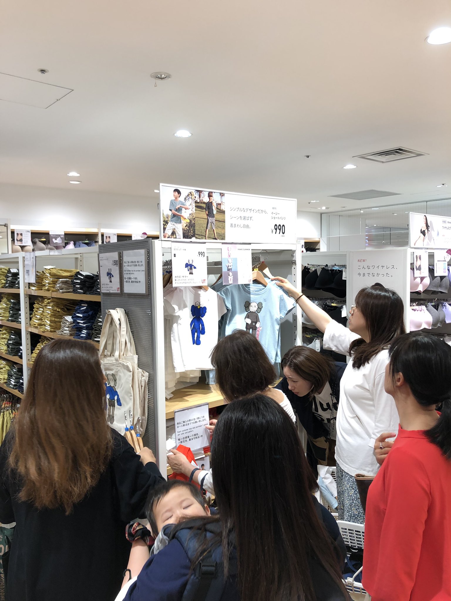 丢脸！这帮国人又到日本开启了疯抢模式