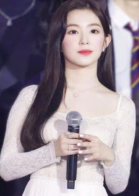 蕾丝的衣服不能随便穿，明明很贵却穿出廉价，周涛都被“坑”了