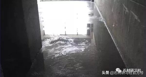 装修玻璃破碎的原因,装修碎砖怎么处理