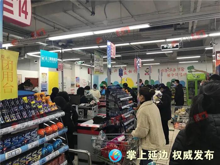 记者暗访疫情防控公共场所,记者暗访各单位疫情防控值班情况