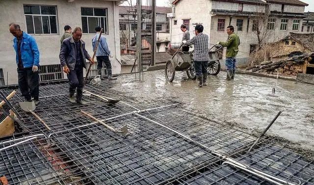 一楼墙体潮湿怎么防潮,农村自建房内墙潮湿