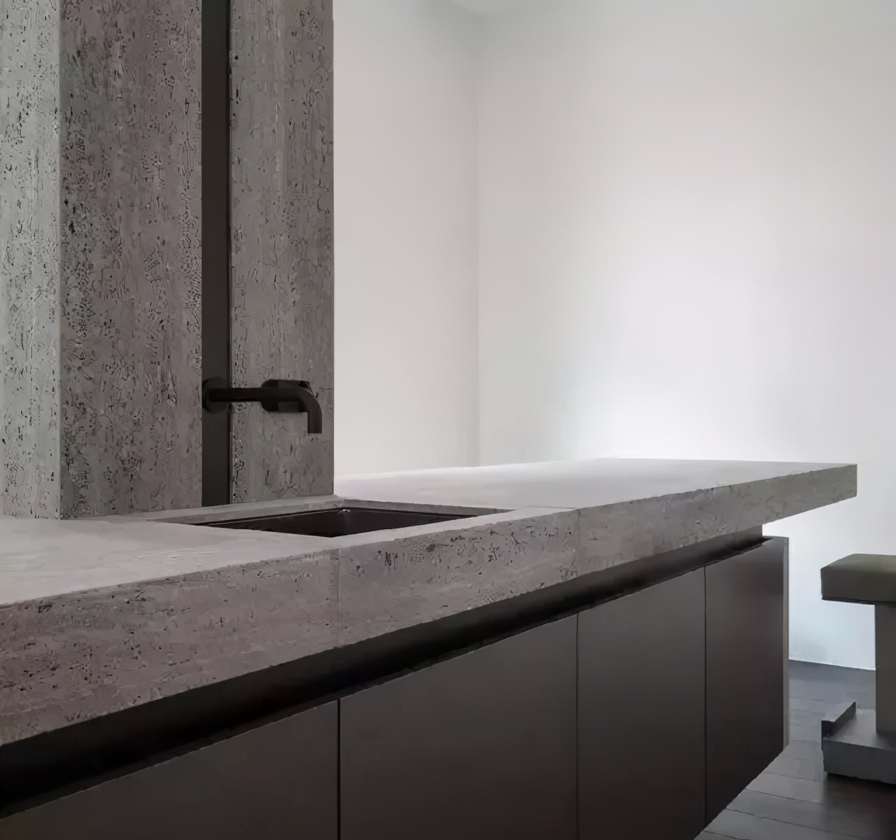 橱柜台面用大理石好还是石英石好,橱柜大理石台面宽度标准