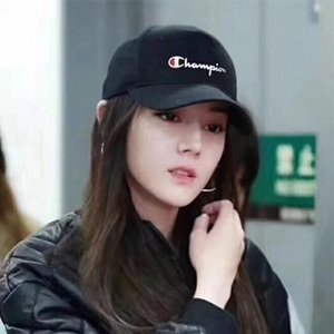 每个人都有冠军梦,冠军champion短袖全是logo